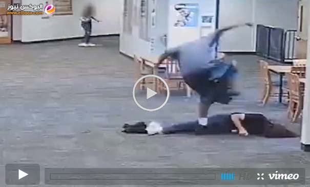 شاهد بالفيديو طالب يضرب معلمته بطريقة وحشيه تفقدها الوعي