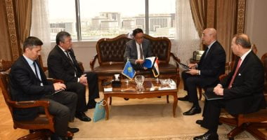 وزير الإسكان يلتقى سفير جمهورية كازاخستان لعرض التجربة العمرانية المصرية - البوكس نيوز